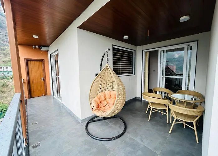 White Breeze 3Bhk Flexigo Stays Shimla